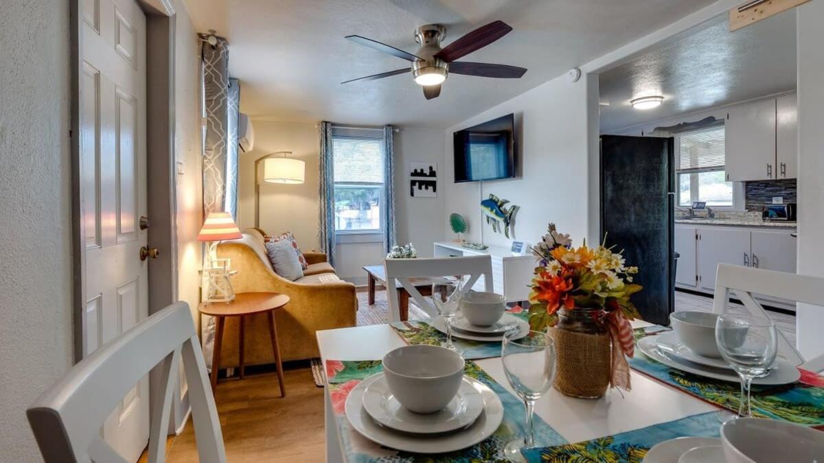 Retro Rainbow At Herb River-Orange Oasis #2-Upstairs Savannah Bagian luar foto